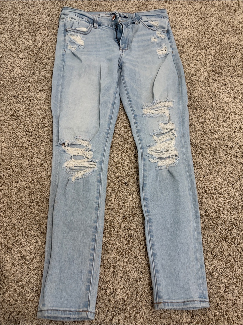 American Eagle Outfitters Light Wash Ripped Skinny Jeans